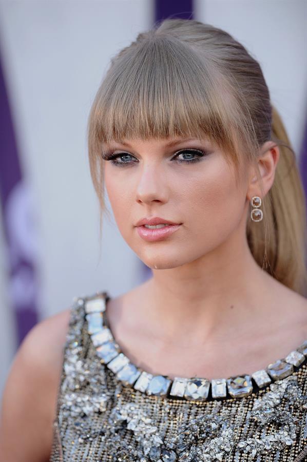 Taylor Swift 48th Annual Academy of Country Music Awards in Las Vegas 4/7/13 