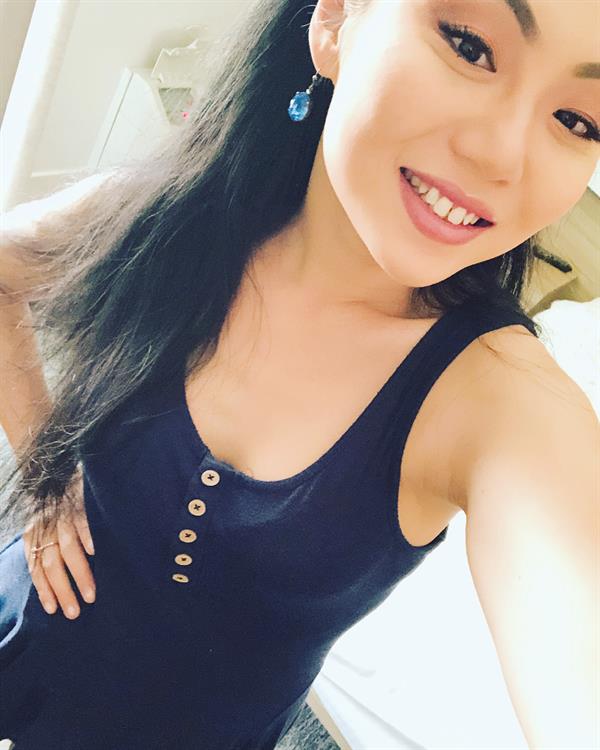 Tina Guo taking a selfie