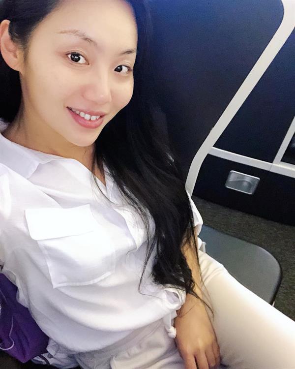 Tina Guo taking a selfie