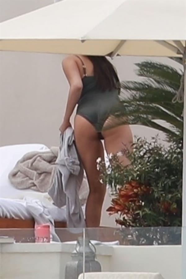 Selena Gomez - ass