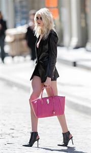 Taylor Momsen on the set of an untitled Tomomi Itano Music Video (09.04.2013) 