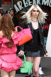 Taylor Momsen on the set of an untitled Tomomi Itano Music Video (09.04.2013) 