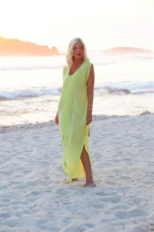 Tori Spelling Celebrates her birthday with family at the St Regis Punta Mita Resort in Mexico (May 20, 2013) 