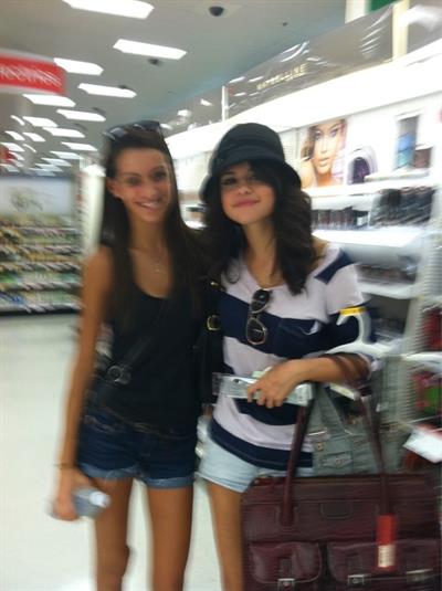 Selena Gomez Pictures Selena Gomez