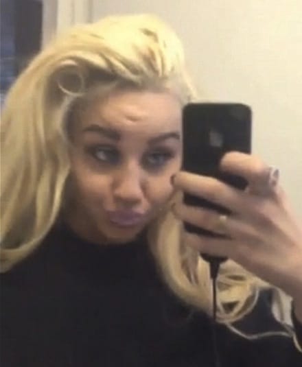 Amanda Bynes taking a selfie