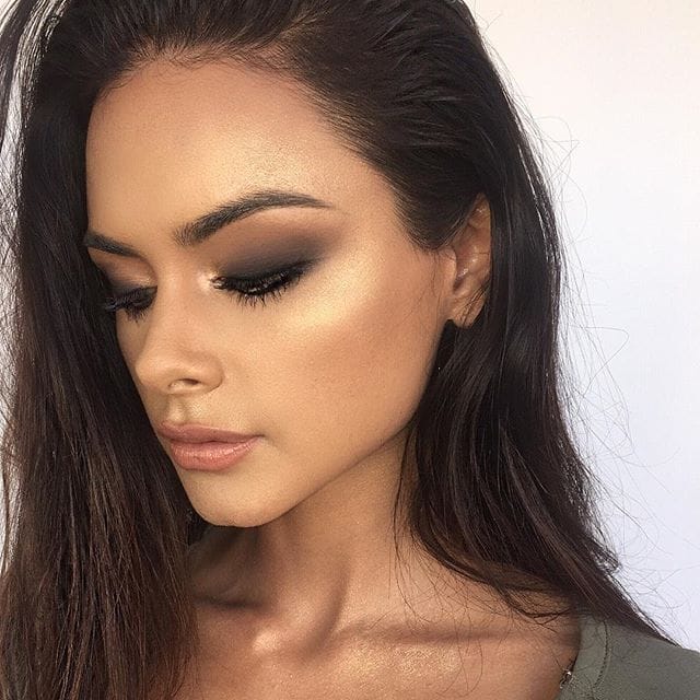 Sophia Miacova taking a selfie