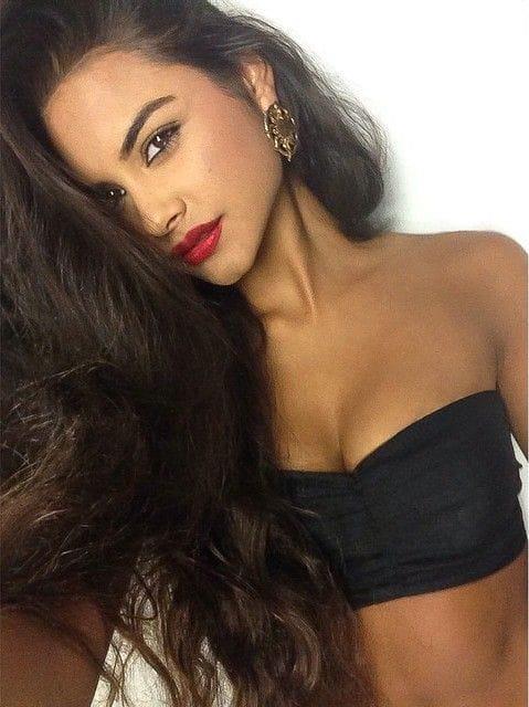 Sophia Miacova taking a selfie