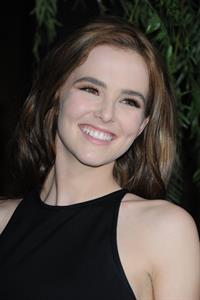 Zoey Deutch attends the premiere of Beautiful Creatures at the TCL Chinese Theater in Los Angeles (06.02.2013) 