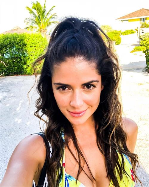 Carla Ossa taking a selfie