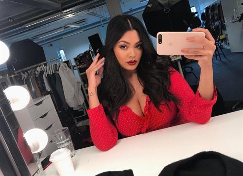 Jocelyn Corona taking a selfie