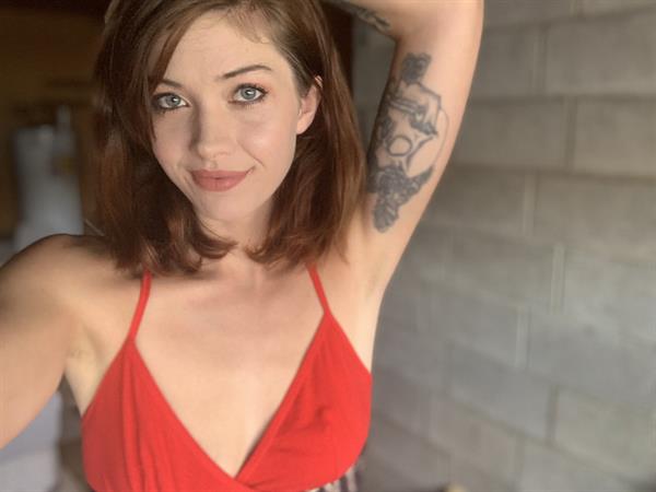 Leah Winters in a bikini taking a selfie