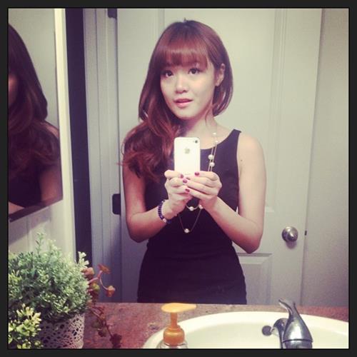 Rebecca Chen (mayuschen) taking a selfie