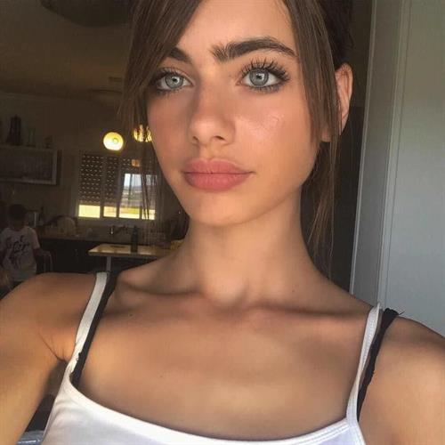 Yael Shelbia taking a selfie