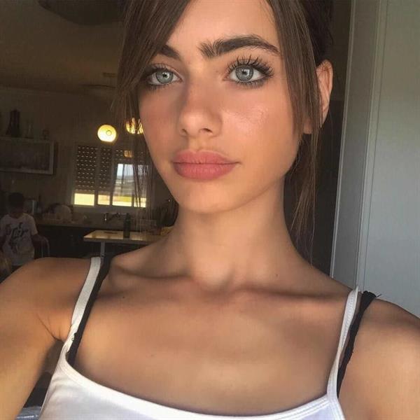 Yael Shelbia taking a selfie