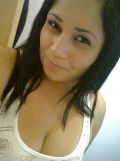 Fernanda (Nickname for Modeling Peituda Safada)
She is a hot brazilian Dancer. 
24yo from Curitiba Brazil