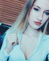 Marina Leigh taking a selfie