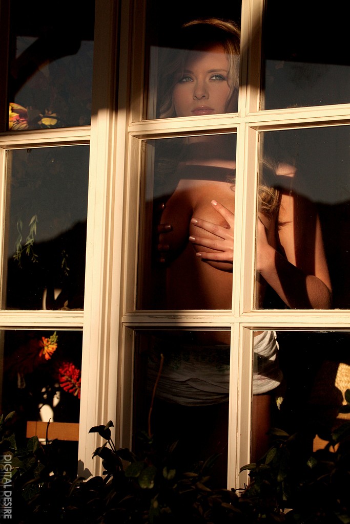 Brittany Bod teases you with her amazing naturals