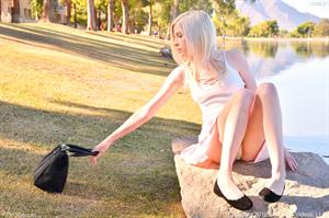 Jocelyn Nude Pictures Shes Pretty In Pink