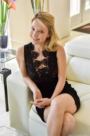 Laura Nude Pictures Shes So Eager