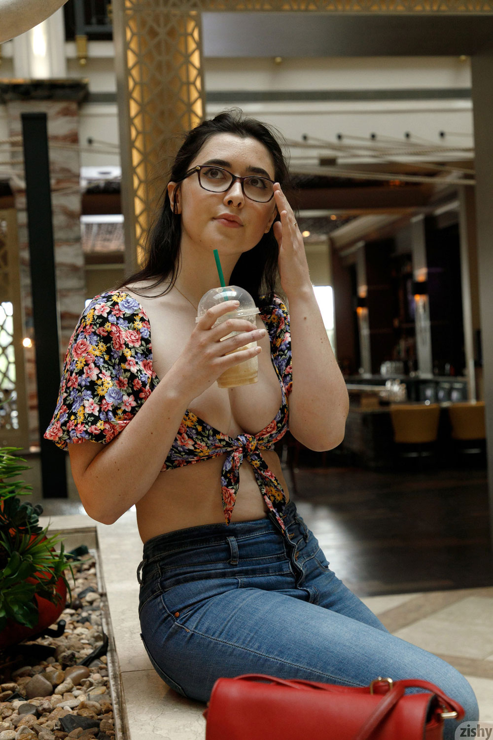 Ophelia Palantine in Jeans