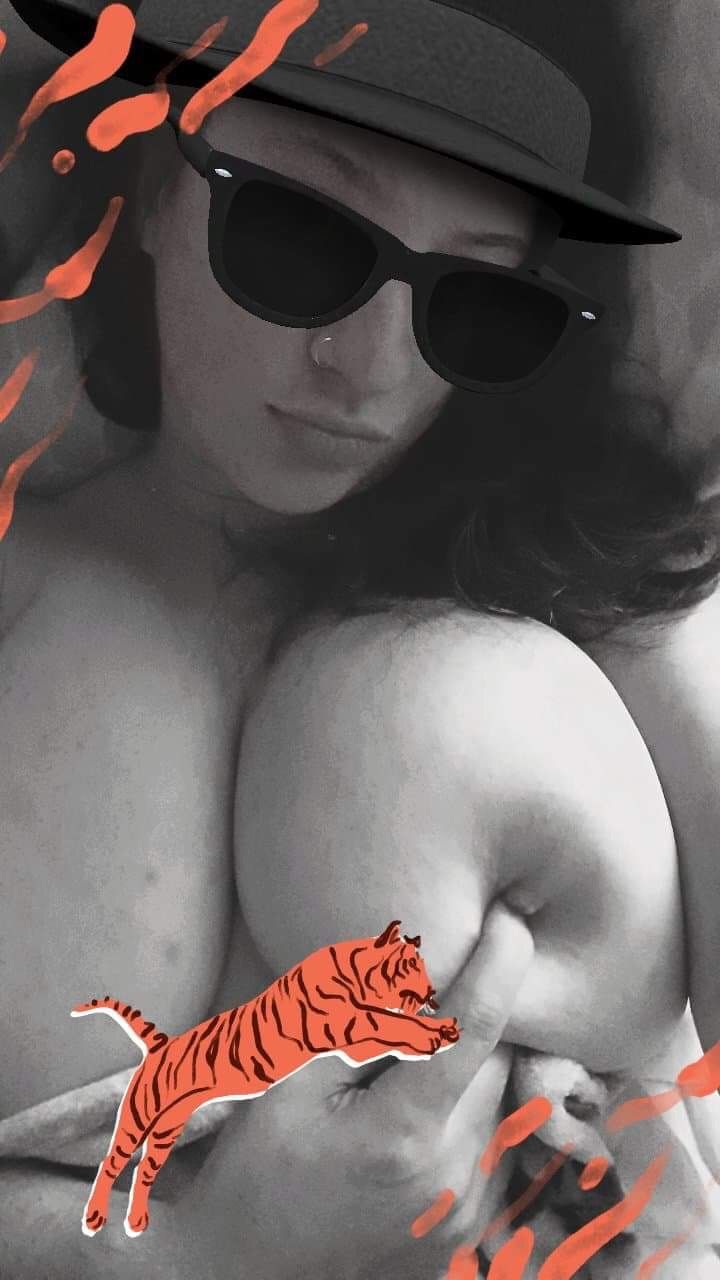 Lovely Busty Lana Kendrick Lazyy Selfie Day Using Her Iphone