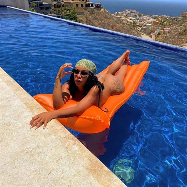 Alexis Skyy nude new photo on vacation in a pool laying naked on a raft showing off her sexy ass booty.