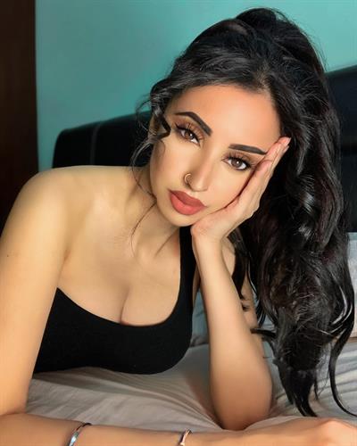 Sharen taking a selfie