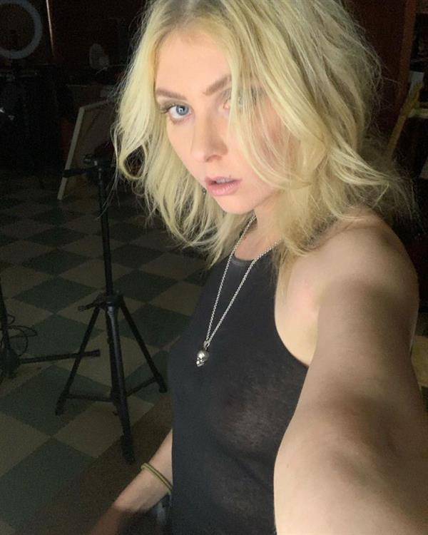 Taylor Momsen braless boobs in a see through black top showing off her big tits in a sexy new selfie.