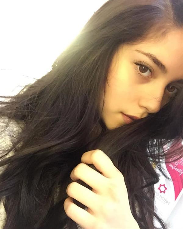 Jessy Mendiola taking a selfie