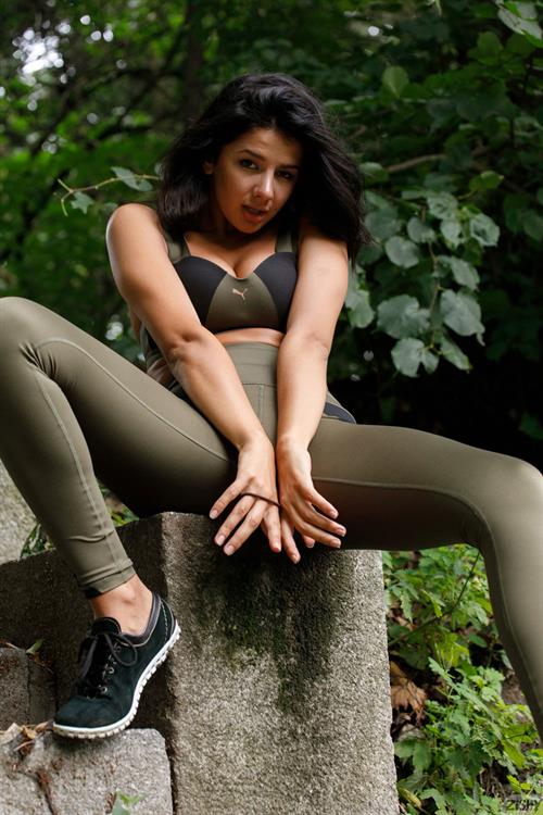 Nadia Serbinenko in Leggings