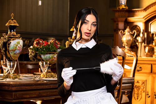 Azul Hermosa Sexy Maid