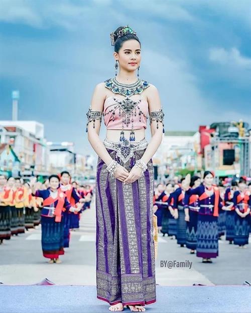 Urassaya Sperbund