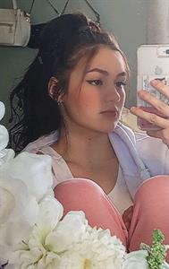 Victoria R taking a selfie