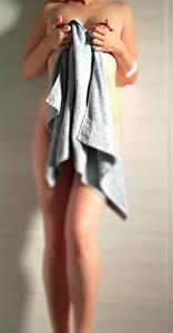 Lepricorn/Louise Hay taking a selfie