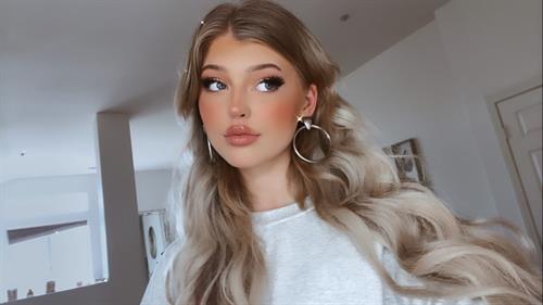 Loren Beech taking a selfie