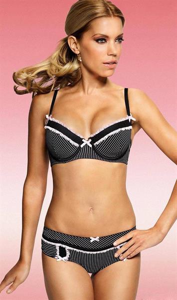 Sylvie van der Vaart in lingerie