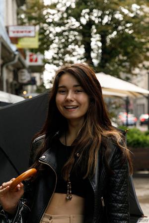 Miki Pedangen Divine Brunette