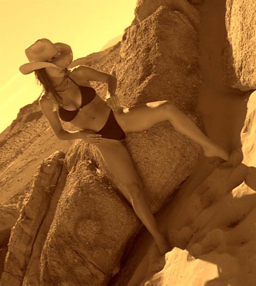 Kelly Monaco black desert bikini