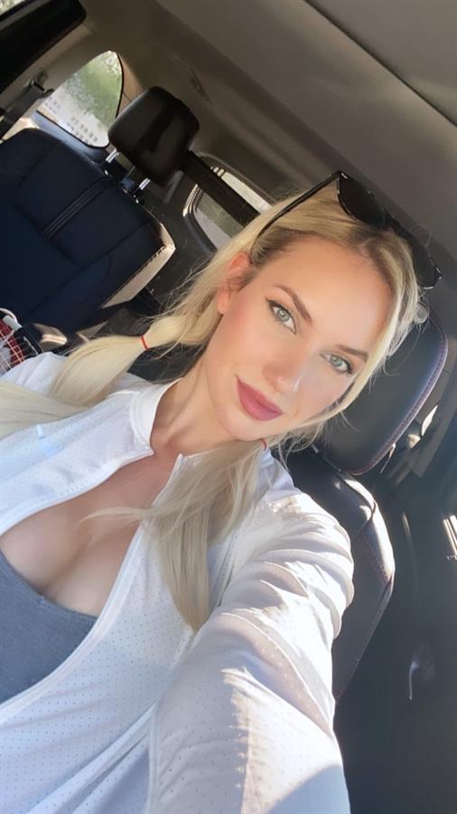 Paige Spiranac taking a selfie