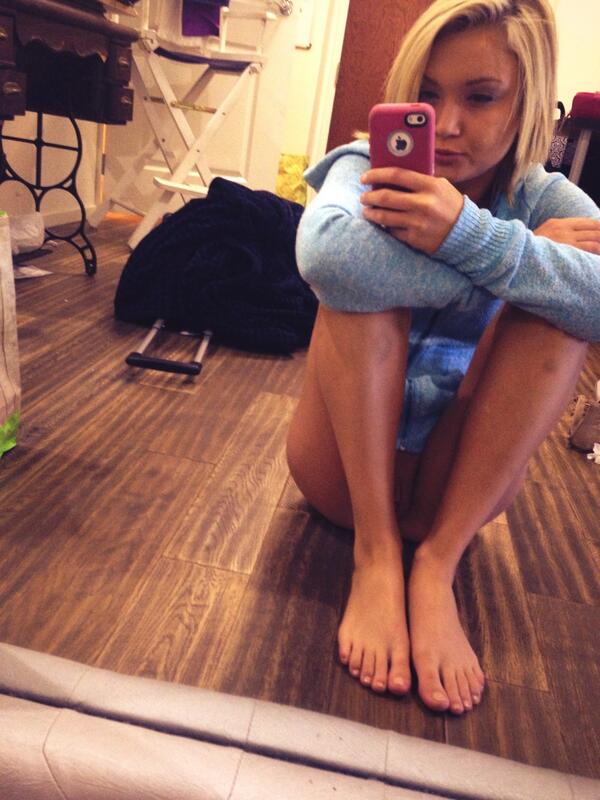 Dakota Skye taking a selfie