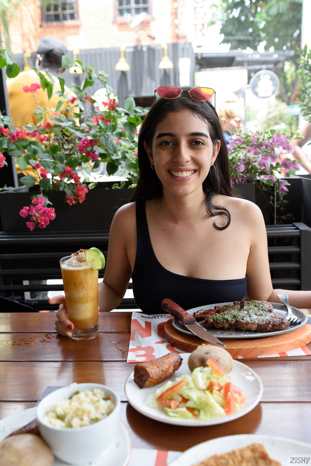 Curvy Ileana Burgos in Black