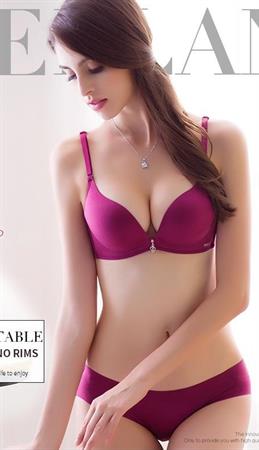 Unnamed model of underwear of Paerlan.