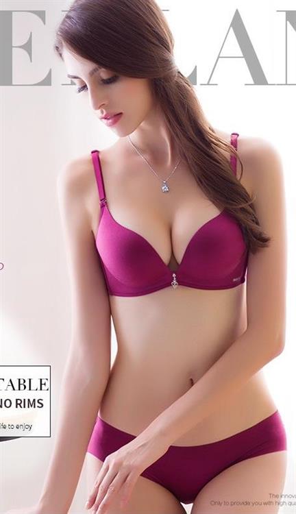 Unnamed model of underwear of Paerlan.