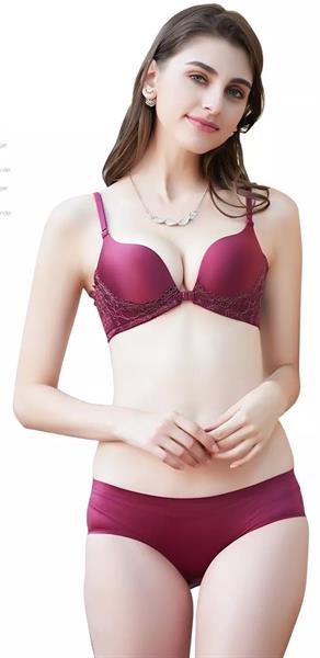 Unnamed model of underwear of Paerlan.