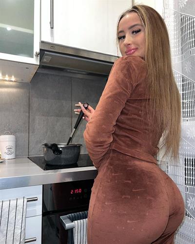 Polskaa french/polish Instagram star