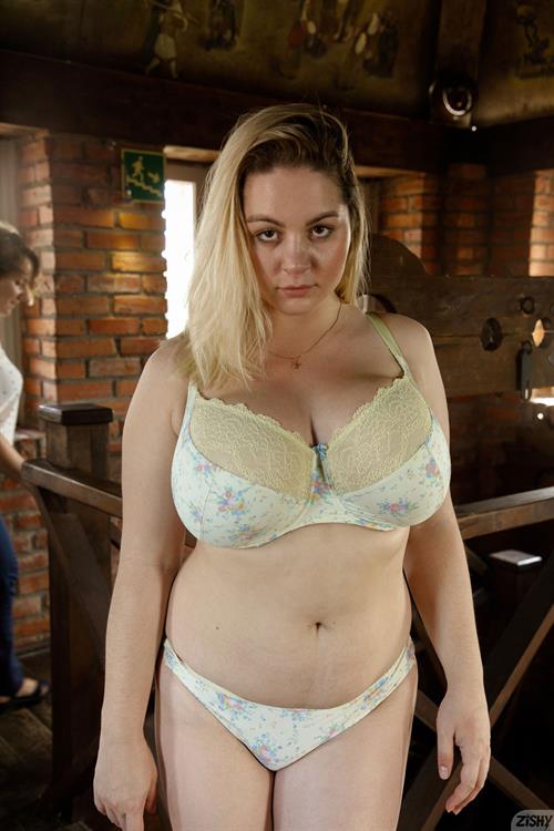 Ivanna Ershova Lingerie Pictures Busty Ivanna Ershova