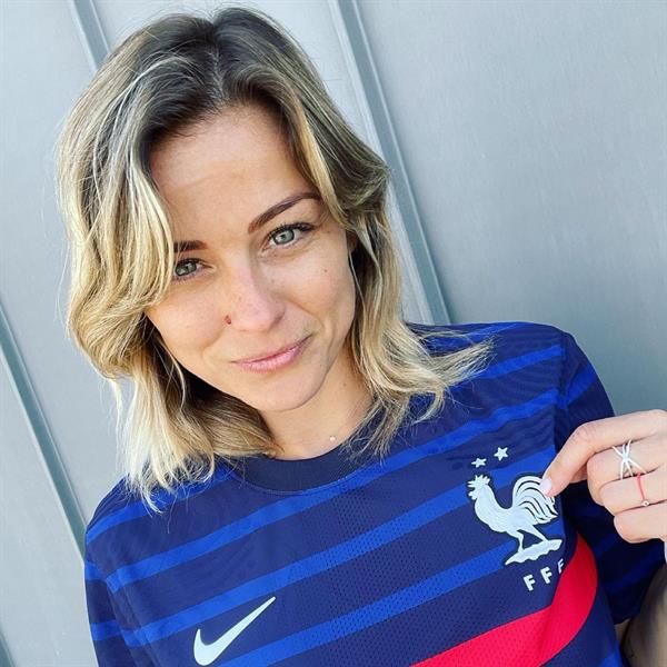 Laure Boulleau Instagram pics