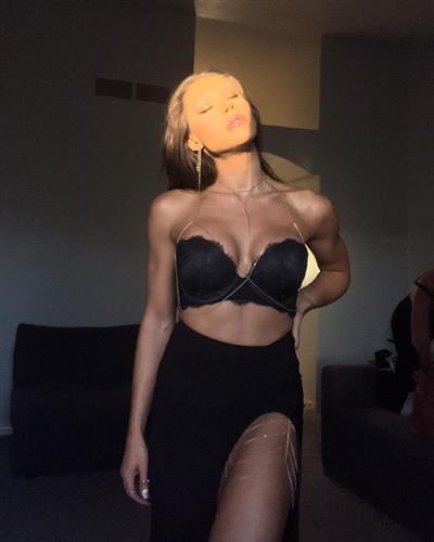 Kelsey Wells Pictures Kelsey Wells