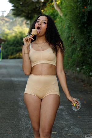 Valery Ponce Seductive Latina