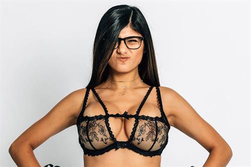 Mia Khalifa in lingerie